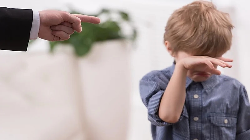 عبارات يقولها الآباء تؤثر على الأطفال سلبيًا