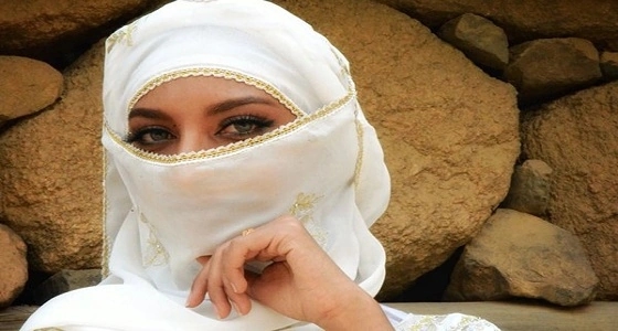 بالصور.. فتاة سعودية تلفت أنظار زوار " الأيام الثقافية " في طاجيكستان
