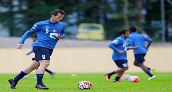 لاعب الهلال المعار لـ " هامبتون " يرفض العودة للزعيم