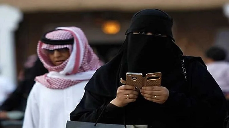 امرأة تنتقم من طليقها بتهكير حساباته في جازان