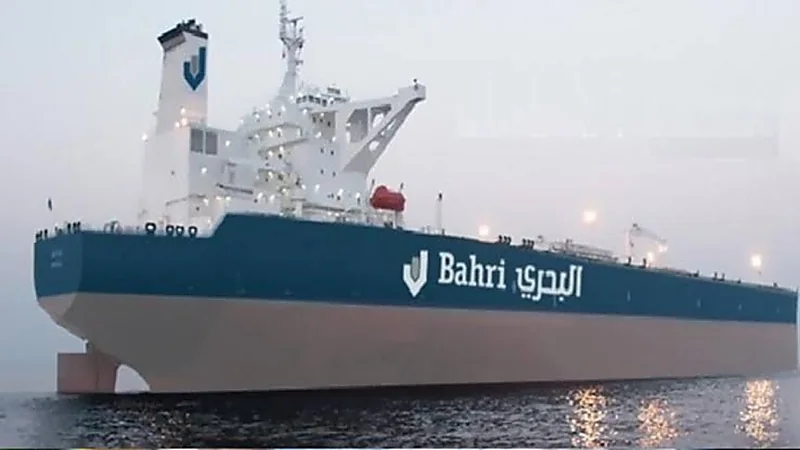 بدء التشغيل التجريبي للمحطة العائمة الأولى لتحلية المياه قرب ميناء الشقيق