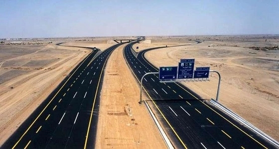 النقل تبدأ تركيب لوحات إرشادية للسرعات الجديدة على بعض الطرق