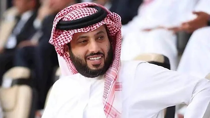 شاهد.. فتاة تلفت انتباه آل الشيخ بعزفها ويعلق:" لاتقل عن الفنانين العالمين الكبار"
