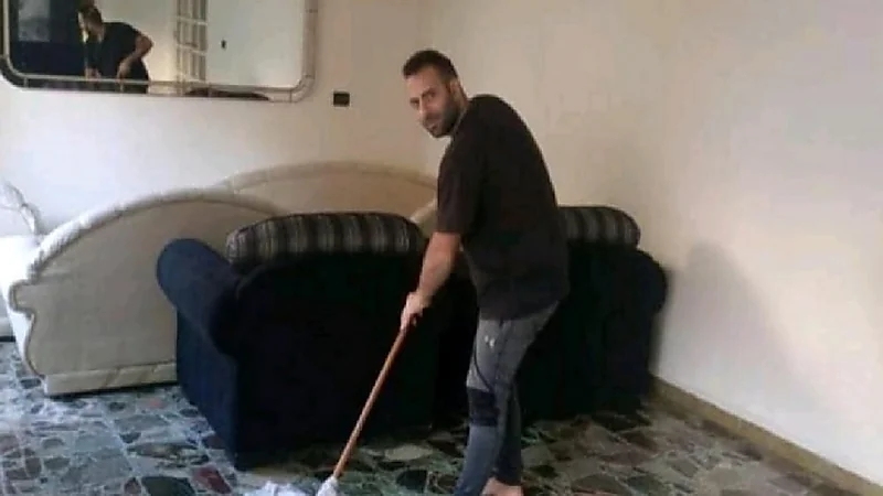 "بسبب الأزمة المالية".. رجال ينظفون المنازل في لبنان