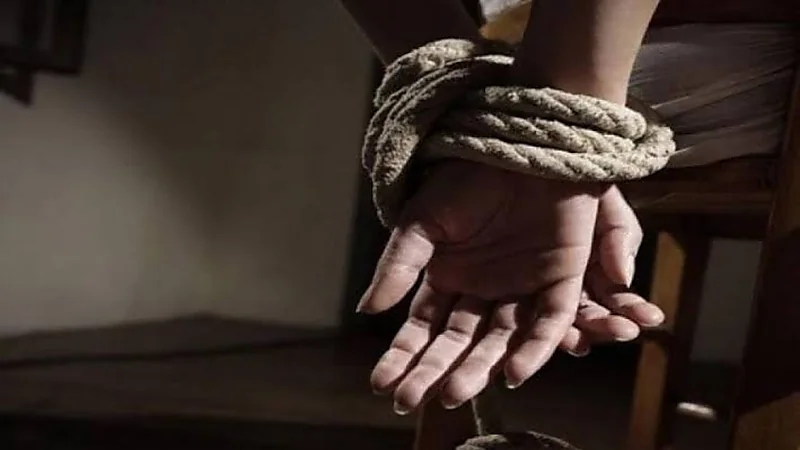 امرأة تدعي اختطافها وتطلب فدية من أهلها
