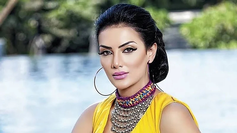 بالفيديو.. حورية فرغلي تكشف عن وجهها على الهواء بعد إجرائها 4 عمليات جراحية