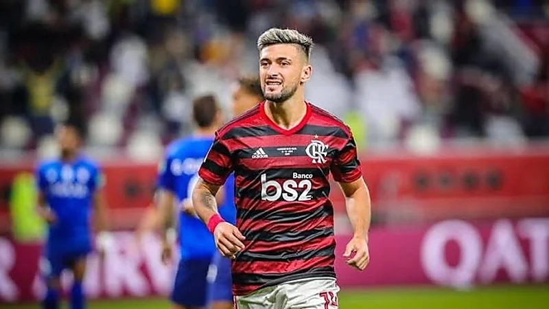 شروط فلامنغو للتخلي عن لاعبه للهلال