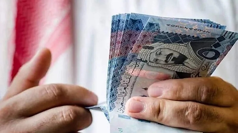 "مقيم" يتحايل على مواطن ويكبده 1.5 مليون ريال
