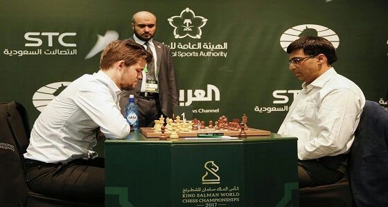 هندي يسقط بطل العالم في كأس الملك سلمان للشطرنج