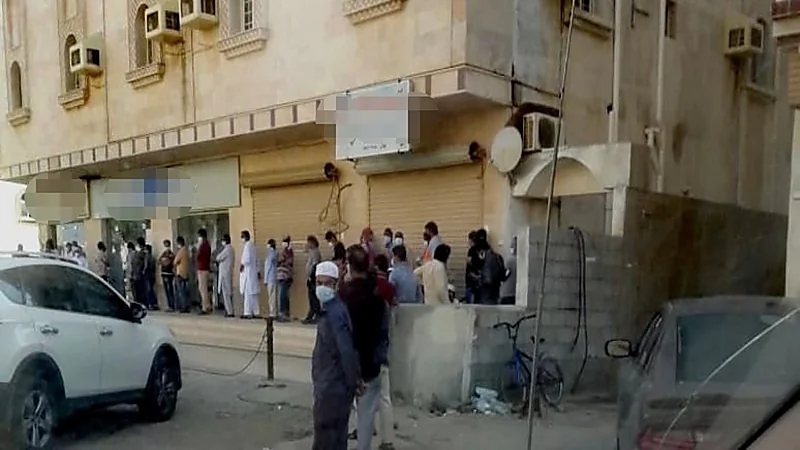 تكدس وازدحام على جهاز بصمة وحيد للتسجيل بـ«النفاذ الوطني» في القنفذة