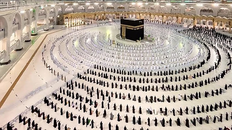 فتح أبواب ومسارات جديدة داخل المسجد الحرام