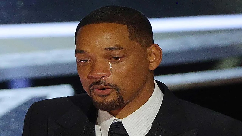 ويل سميث يتسقيل من أكاديمية الأوسكار