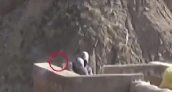 مجند في الجيش الصيني ينجو من الموت بأعجوبة