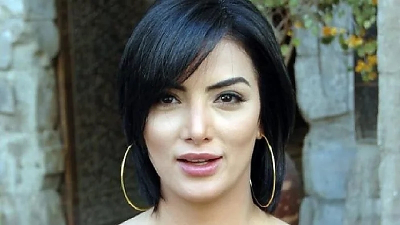 حورية فرغلي : شاهدت "عفريتة"  بداخل شقتي جالسة على السفرة