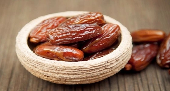 7 فوائد لتناول التمر على الريق