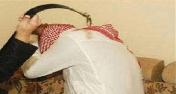 بالفيديو.. أربعيني يروي قصة تعنيف زوجة أبيه له: " كانت تضربني وأنا نائم "