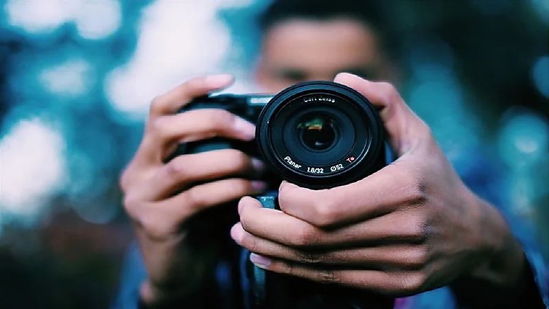 مركز بلاغات العنف الأسري يحذر من تصوير الأشخاص دون رغبة منهم
