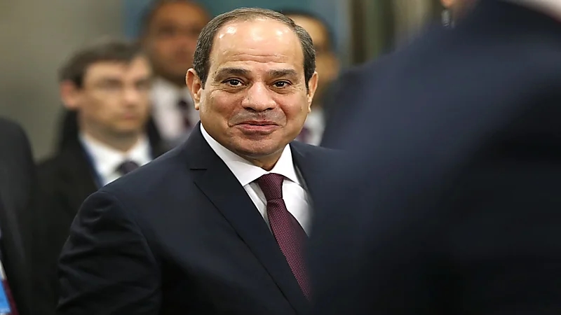 فيديو..الرئيس السيسي يمازح إعلامية على الهواء