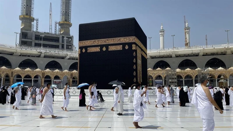 مواقف طريفة وغريبة وقعت في الحج أبرزها رحالة يستخدم الإبل وحاج يطلق زوجته