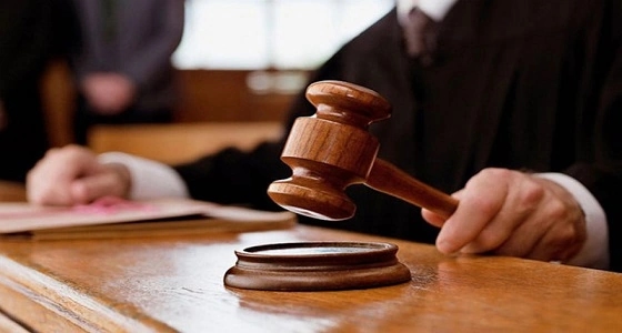 فتاة تنشر صورا فاضحة لها انتقاما من والديها