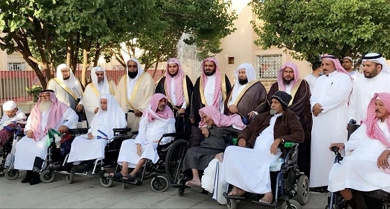 بالصور.. " الأمر بالمعروف " تنظم برنامج لعيادة المرضى بالعيد في مكة