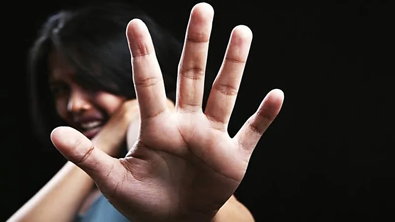 عاملة منزلية تتهم كفيلها باختطافها وهتك عرضها