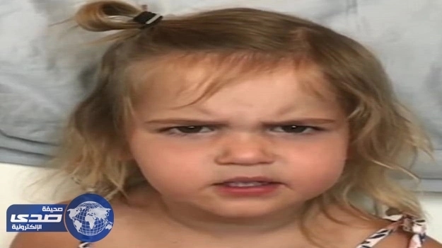 بالفيديو .. طفلة توجه رسالة قوية إلى رجال أمن المطار