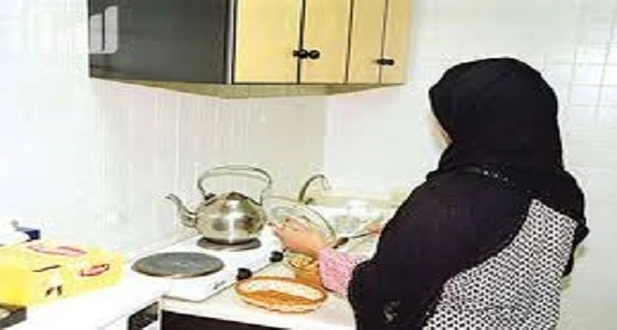 الجوازات تلزم العامل المنزلي بالمقابل المالي