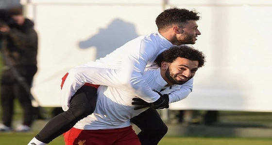 بعد تأكد غيابه عن كأس العالم.. صلاح يواسي تشامبرلين بطريقته الخاصة