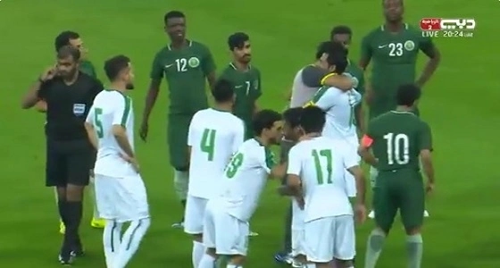 بالصور.. وداع مؤثر خلال المباراة لنجم العراق مهدي كريم