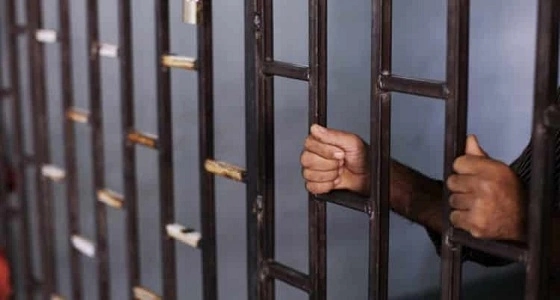 بالفيديو.. رياضي شهير يتحول من لاعب ناجح إلى " ديلر "
