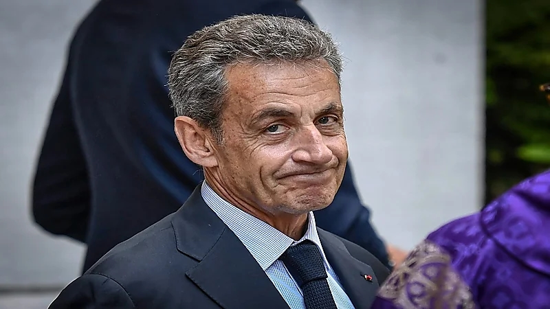 صور.. أول ظهور للرئيس الفرنسي الأسبق بعد صدور حكم بسجنه