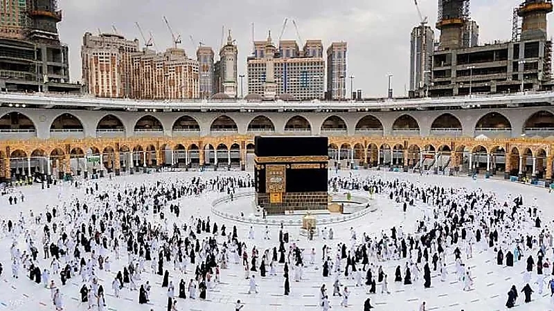 "الحج والعمرة": لا توجد خدمة لحجز مواعيد استلام الحجر الأسود
