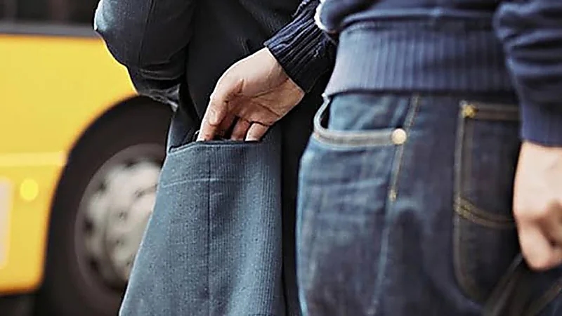 عصابة آسيوية تنتحل صفات أمنية وتسرق 600 ألف درهم من ضحيتها