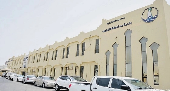 إغلاق شارع أبو بكر الصديق بـ " القطيف "