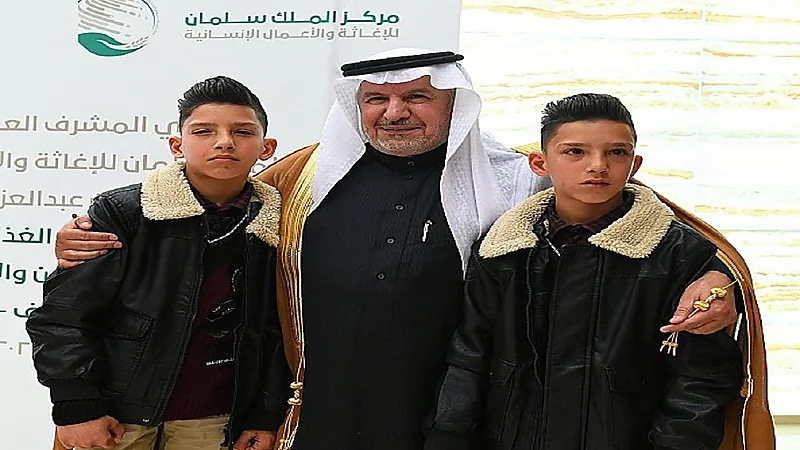 بالفيديو والصور.. "الربيعة" يلتقي التوأمان الأردنيان بعد سنوات من عملية الفصل
