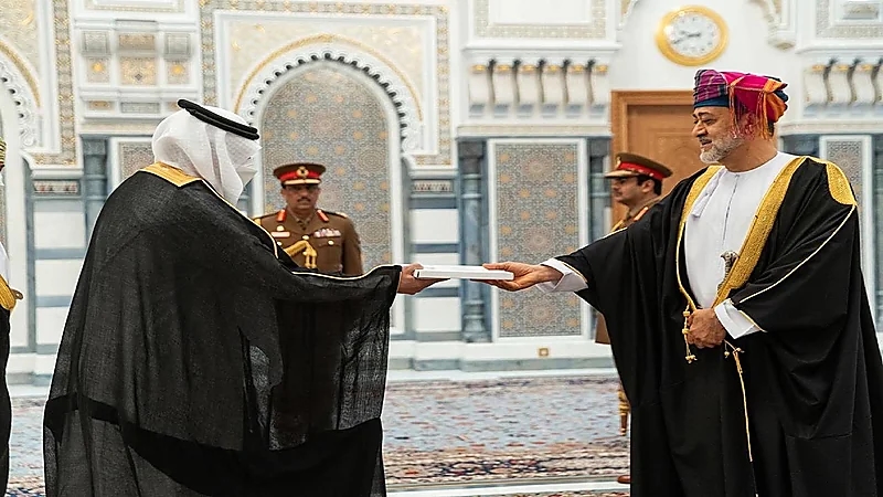 "العنزي" يقدم أوراق اعتماده سفيراً فوق العادة ومفوضاً لخادم الحرمين لسلطان عُمان