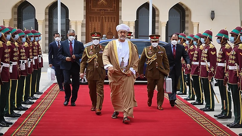 بالفيديو.. سلطان عُمان يُغادر بلاده متجهاً إلى المملكة