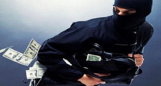 مسن يورط نفسه في سرقة بنك للهروب من زوجته
