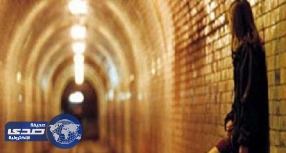 اكتشف أن زوجته عاهرة من بث مباشر من أمام أحد بيوت الدعارة