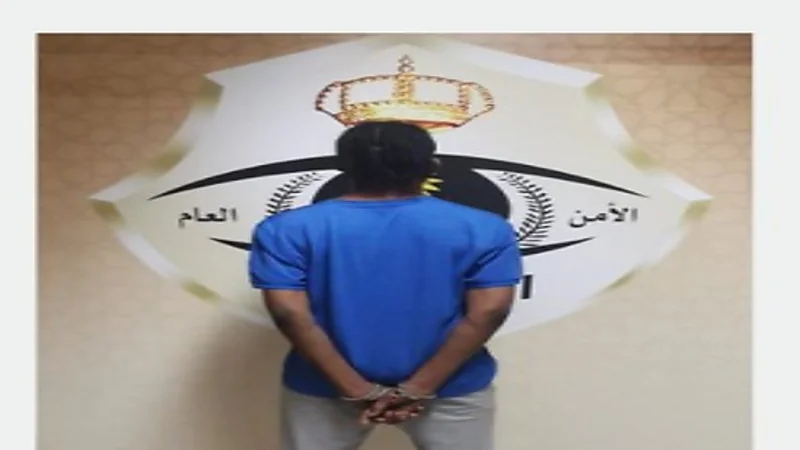 بالصور..القبض على "مقيم" بحوزته مواد مخدرة وسلاح ناري بالمدينة المنورة