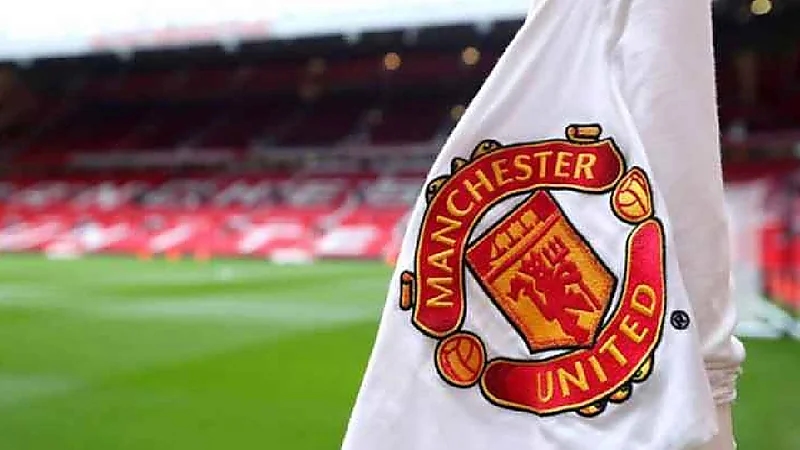 كورونا يقتحم صفوف مانشستر يونايتد
