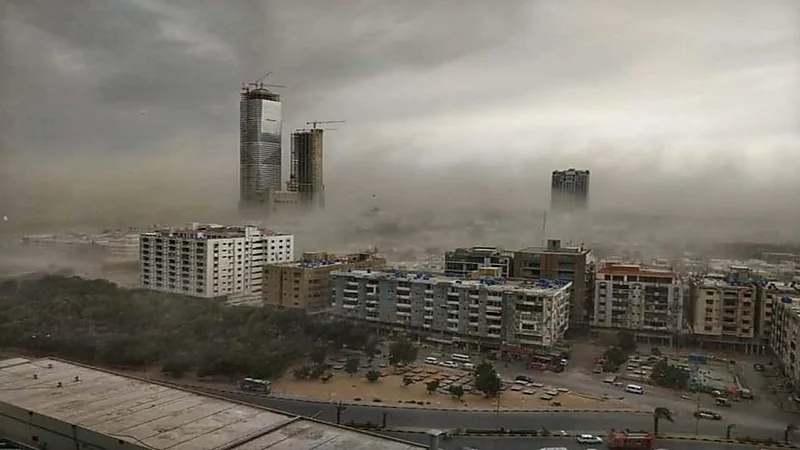 احتراق 75 منزلاً وإصابة عشرات الأشخاص بسبب عاصفة