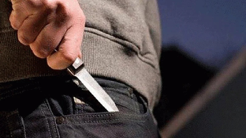 فلسطيني يطعن ابنته بآلة حادة داخل المدرسة