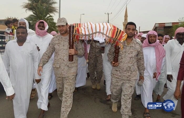 مواطني قرية المجنة يشيعون جثمان شهيد الواجب محمد بن علي حمدى