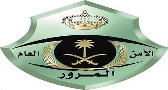 المرور يكشف عقوبة استخدام قائد السيارة الهاتف خلال توقفه في الإشارات الضوئية