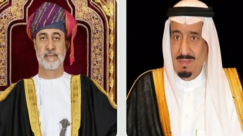 خادم الحرمين  يتلقى اتصالاً هاتفياً من سلطان عُمان
