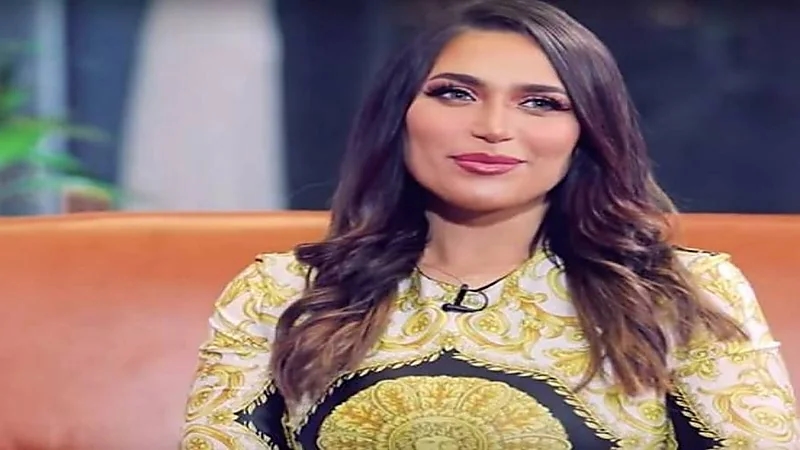 الدكتورة خلود تشارك متابعيها صورة حديثة لزوجها وتشبهه لفنان مصري شهير 