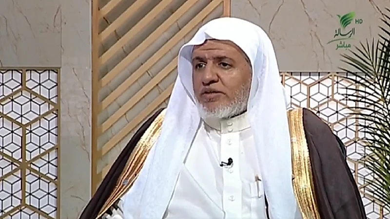 هل يجوز ارتداء الرجال للأزرار والساعات المطلية بالذهب..الشبل يجيب