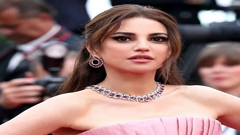 شاهد.. درة تفاجئ جمهورها بإطلالة جذابة